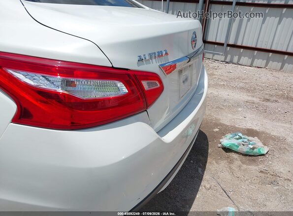 1N4AL3AP7GC291717 2016 NISSAN ALTIMA White Widok z przodu