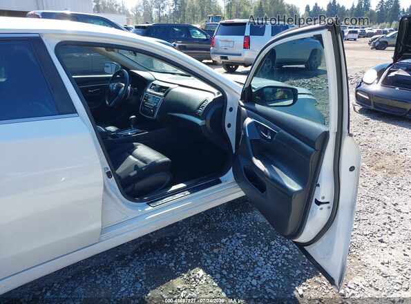 1N4AL3AP7HC181042 2017 NISSAN ALTIMA White Widok wnętrza z przodu