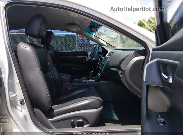 1N4AL3AP7HC209793 2017 NISSAN ALTIMA Silver Front interior view