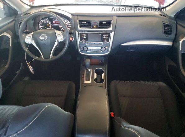 1N4AL3AP7HC230949 2017 NISSAN ALTIMA Red Dashboard view