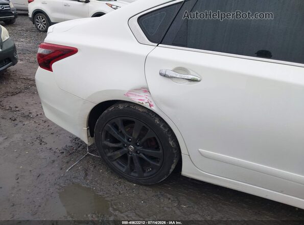 1N4AL3AP7JC140318 2018 NISSAN ALTIMA White Widok z przodu