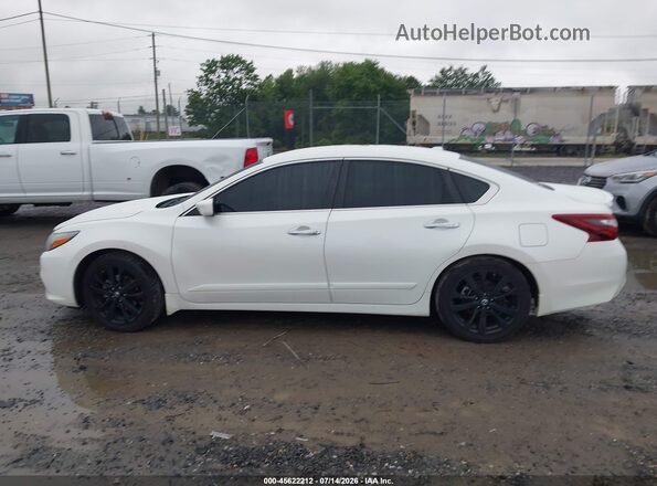 1N4AL3AP7JC140318 2018 NISSAN ALTIMA White Widok wnętrza 360 stopni