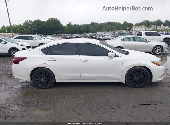 1N4AL3AP7JC140318 2018 NISSAN ALTIMA White Widok wnętrza z tyłu