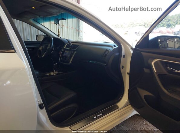 1N4AL3AP7JC159855 2018 NISSAN ALTIMA White Вид салону спереду