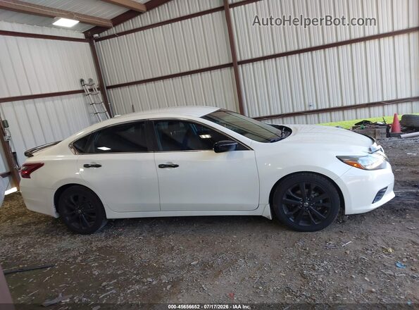 1N4AL3AP7JC159855 2018 NISSAN ALTIMA White Вид задньої частини салону