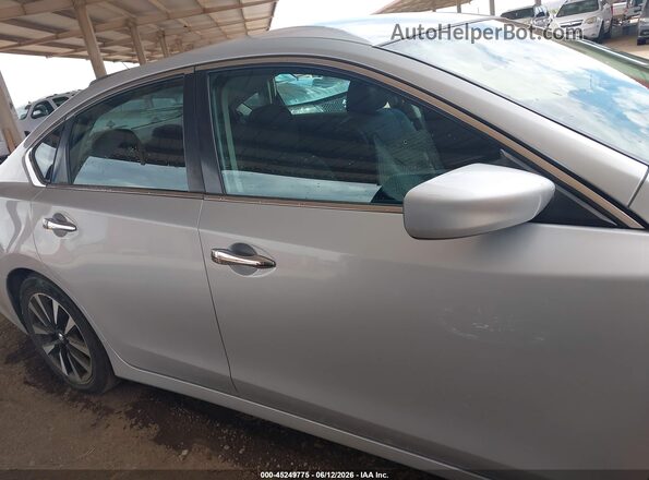 1N4AL3AP7JC170855 2018 NISSAN ALTIMA Gray Widok wnętrza z tyłu