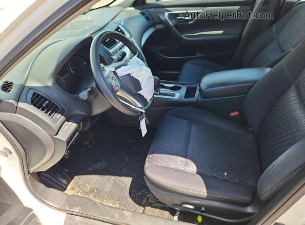 1N4AL3AP7JC207368 2018 NISSAN ALTIMA White Вид салону спереду