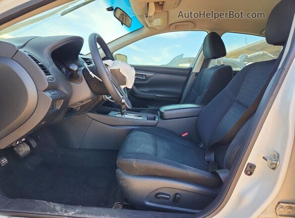 1N4AL3AP7JC274844 2018 NISSAN ALTIMA White Вид салону спереду