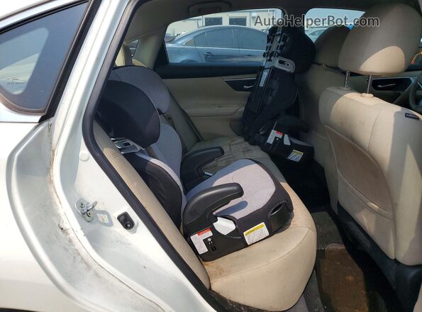 1N4AL3AP8GC284601 2016 NISSAN ALTIMA White Rear seats view