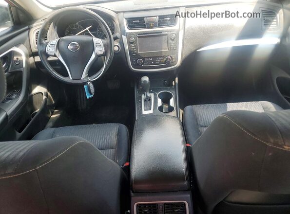 1N4AL3AP8HC184998 2017 NISSAN ALTIMA Red Widok deski rozdzielczej