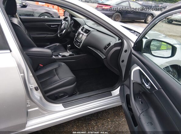 1N4AL3AP8JC181301 2018 NISSAN ALTIMA Silver Front interior view