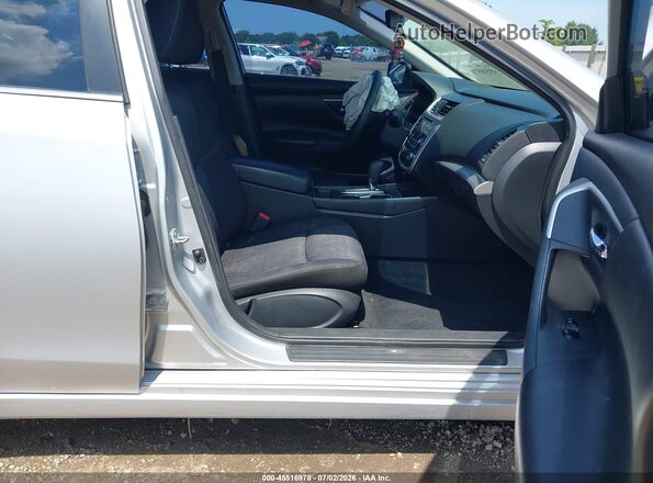 1N4AL3AP9HC254475 2017 NISSAN ALTIMA Silver Вид салону спереду