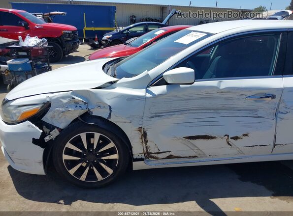 1N4AL3AP9JC275199 2018 NISSAN ALTIMA White Widok z przodu