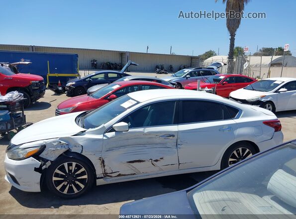 1N4AL3AP9JC275199 2018 NISSAN ALTIMA White Widok wnętrza 360 stopni