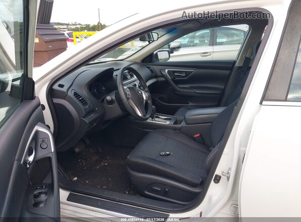 1N4AL3APXGC291873 2016 NISSAN ALTIMA White Front interior view