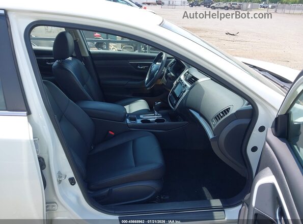 1N4AL3APXJC148011 2018 NISSAN ALTIMA Белый Вид салона спереди