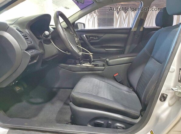 1N4AL3APXJC252501 2018 NISSAN ALTIMA Silver Front interior view