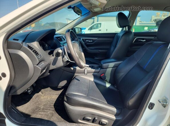 1N4AL3APXJC254619 2018 NISSAN ALTIMA White Front interior view