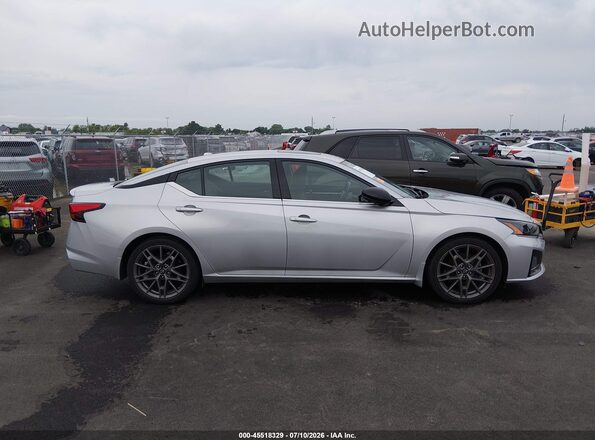 1N4AL4CVXPN340642 2023 NISSAN ALTIMA Silver Vista interior trasera