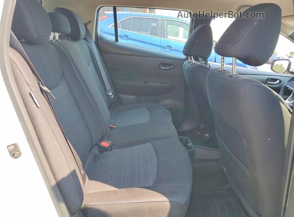 1N4AZ1BV0SC562223 2025 NISSAN LEAF White Widok tylnych siedzeń