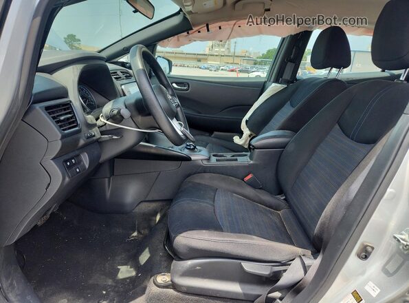 1N4AZ1BV3PC561896 2023 NISSAN LEAF Silver Widok wnętrza z przodu