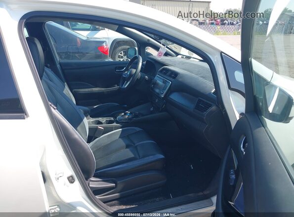 1N4AZ1CP6JC302584 2018 NISSAN LEAF Белый Вид салона спереди