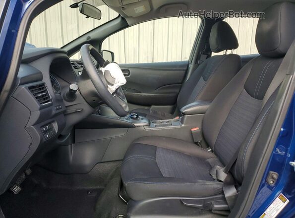 1N4AZ1CP6JC305064 2018 NISSAN LEAF Blue წინა სალონის ხედი