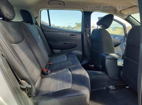 1N4AZ1CP7JC316929 2018 NISSAN LEAF Silver Rear seats view
