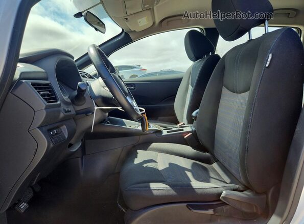 1N4AZ1CP7JC316929 2018 NISSAN LEAF Silver Front interior view