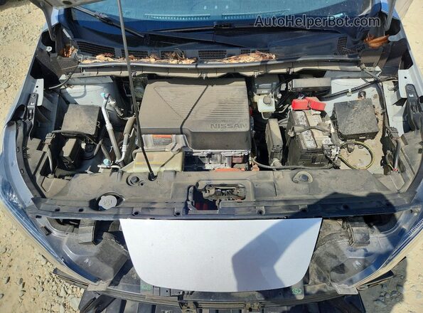 1N4AZ1CP7JC316929 2018 NISSAN LEAF Silver Rear interior view