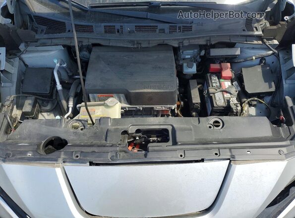 1N4AZ1CP8JC309438 2018 NISSAN LEAF Gray Vista interior trasera
