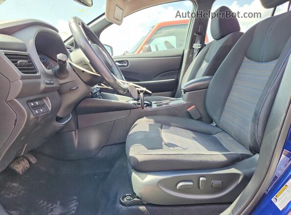 1N4AZ1CP9JC301073 2018 NISSAN LEAF Blue წინა სალონის ხედი