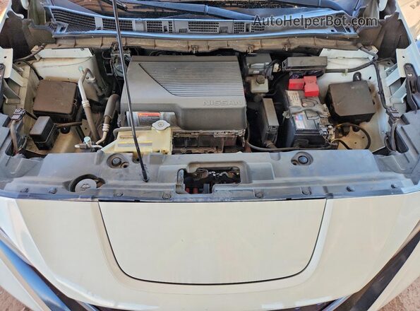 1N4AZ1CPXJC304256 2018 NISSAN LEAF White Rear interior view