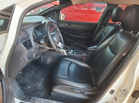 1N4AZ1CPXJC304256 2018 NISSAN LEAF White Front interior view
