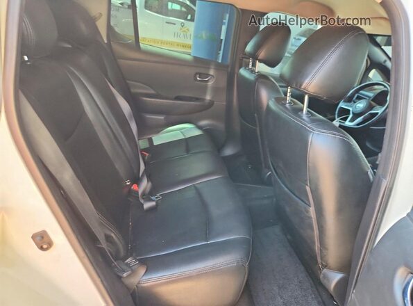 1N4AZ1CPXJC304256 2018 NISSAN LEAF White Rear seats view