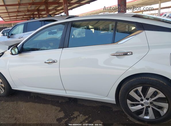1N4BL4BV2PN337661 2023 NISSAN ALTIMA White Widok wnętrza z tyłu