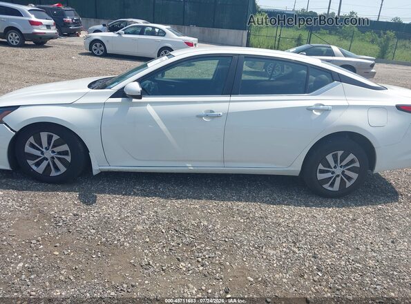 1N4BL4BV3NN350111 2022 NISSAN ALTIMA White Սալոնի 360 աստիճան տեսք