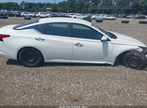 1N4BL4BV3NN350111 2022 NISSAN ALTIMA White Սալոնի հետևի տեսք
