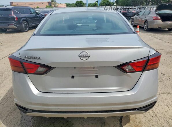 1N4BL4BV4RN352973 2024 NISSAN ALTIMA Серебряный Вид сзади