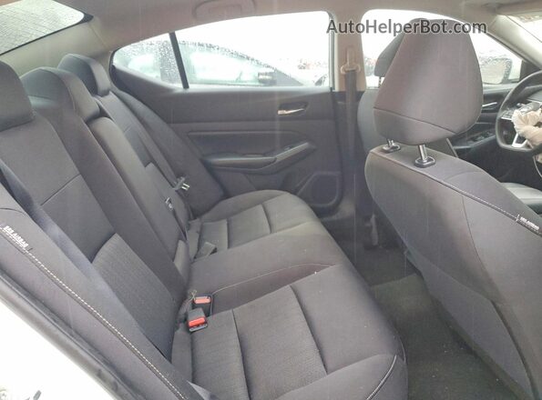 1N4BL4BV6NN334257 2022 NISSAN ALTIMA White Vista de los asientos traseros