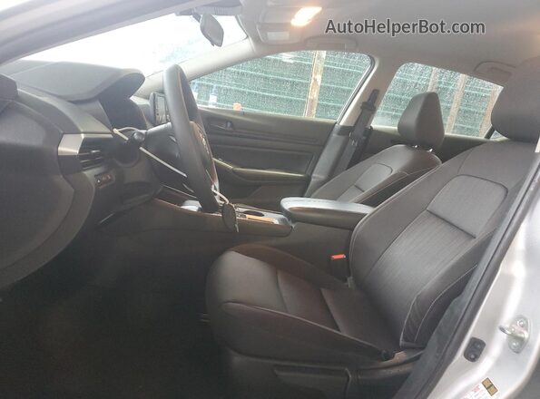 1N4BL4BV8PN330911 2023 NISSAN ALTIMA Silver Вид салону спереду