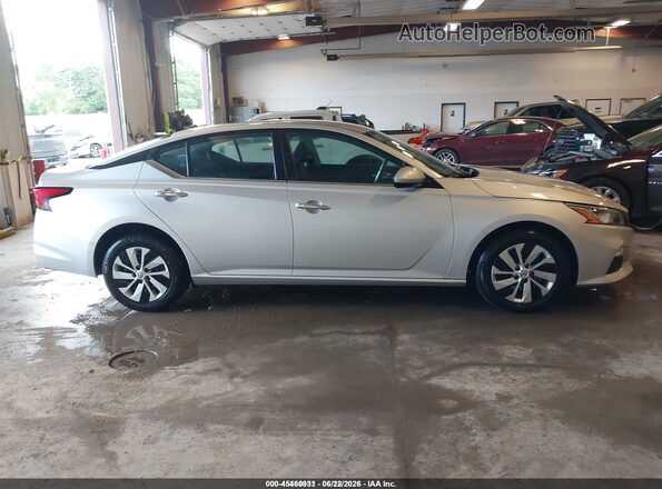1N4BL4BW1LC260876 2020 NISSAN ALTIMA Silver Widok wnętrza z tyłu