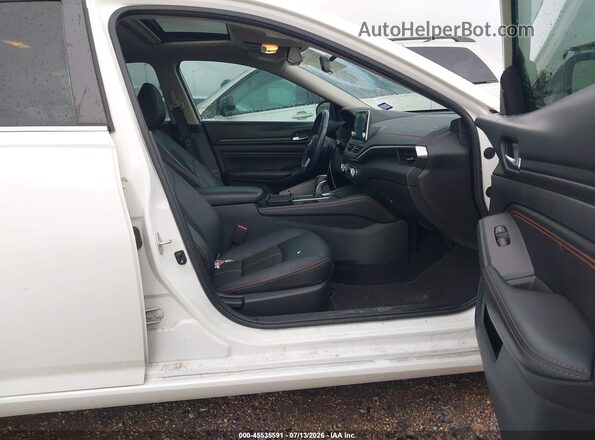 1N4BL4CV0KC154343 2019 NISSAN ALTIMA White Front interior view