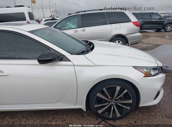 1N4BL4CV0KC154343 2019 NISSAN ALTIMA White 360 interior view