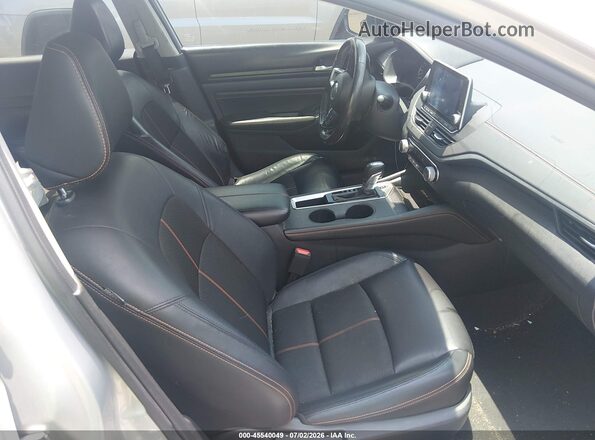 1N4BL4CV1NN323715 2022 NISSAN ALTIMA Silver Widok wnętrza z przodu
