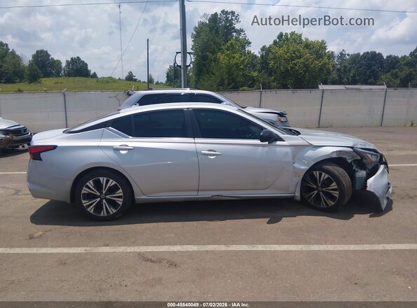 1N4BL4CV1NN323715 2022 NISSAN ALTIMA Silver Widok wnętrza z tyłu