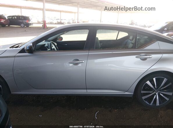 1N4BL4CV1NN332897 2022 NISSAN ALTIMA Silver Widok wnętrza z tyłu
