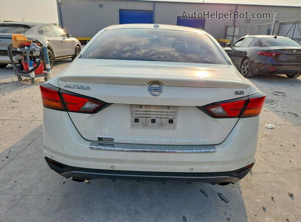 1N4BL4CV1NN373496 2022 NISSAN ALTIMA White Rear view