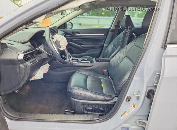 1N4BL4CV1RN302417 2024 NISSAN ALTIMA Blue Вид салону спереду