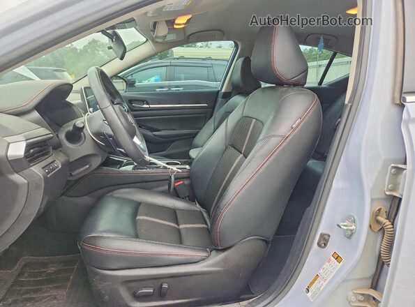 1N4BL4CV1RN325342 2024 NISSAN ALTIMA Silver Вид салону спереду